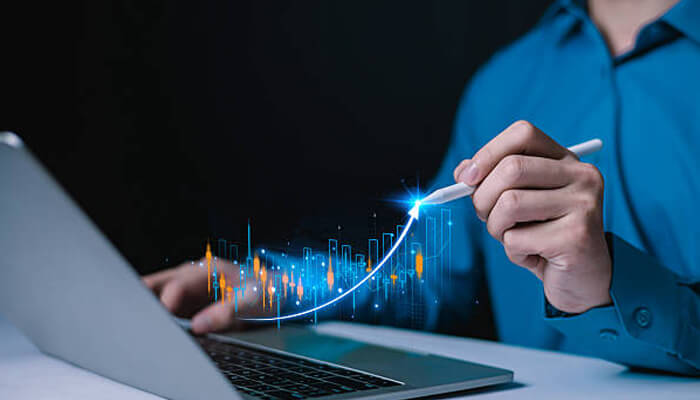 Best Strategies During Bitcoin Crashes 1 - Incryptocoin Analyzing Bitcoin Crash data with a digital graph, illustrating market trends and fluctuations during the Bitcoin crash.